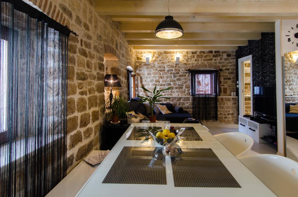 Apartment Capo Family & Capo Studio -Old Town-Parking Trogir Rom bilde