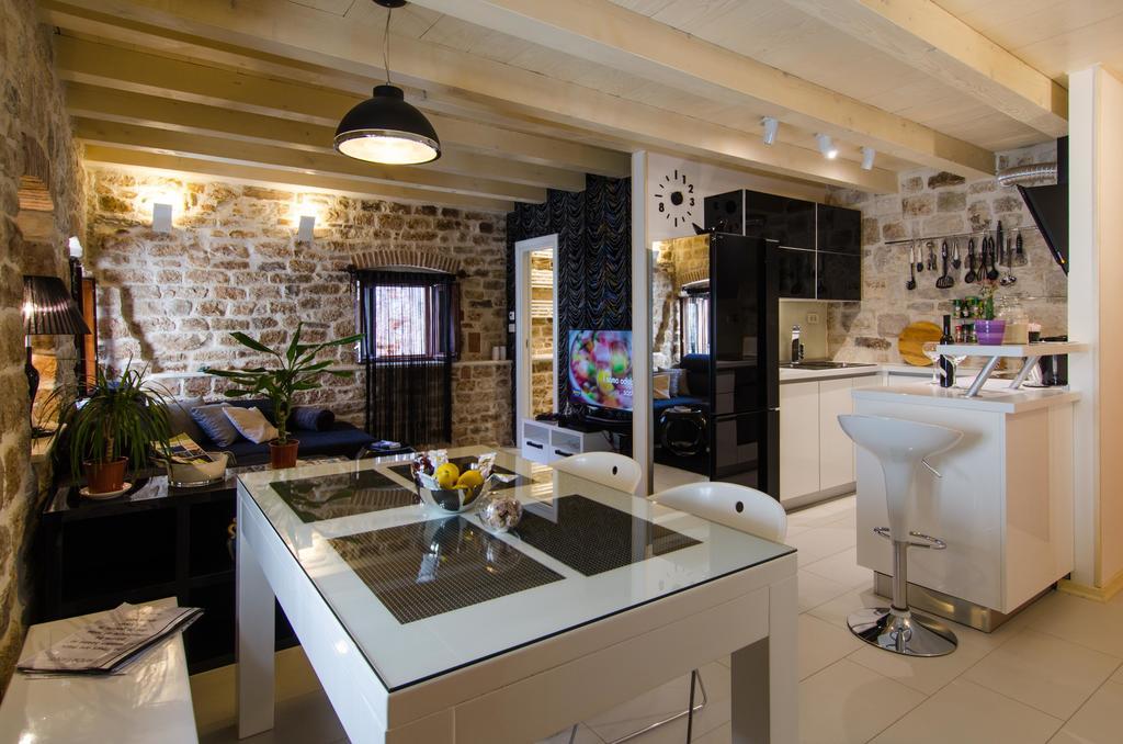 Apartment Capo Family & Capo Studio -Old Town-Parking Trogir Rom bilde